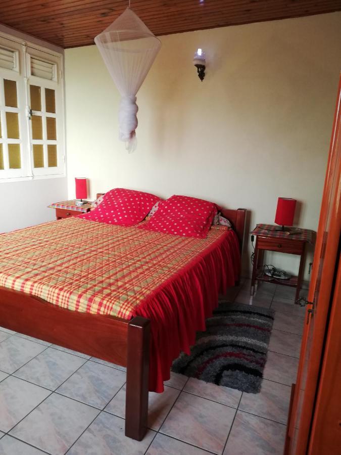 Hebergement Mouchas F4 - Dans Villa Les Polycias Sainte-Luce Dış mekan fotoğraf